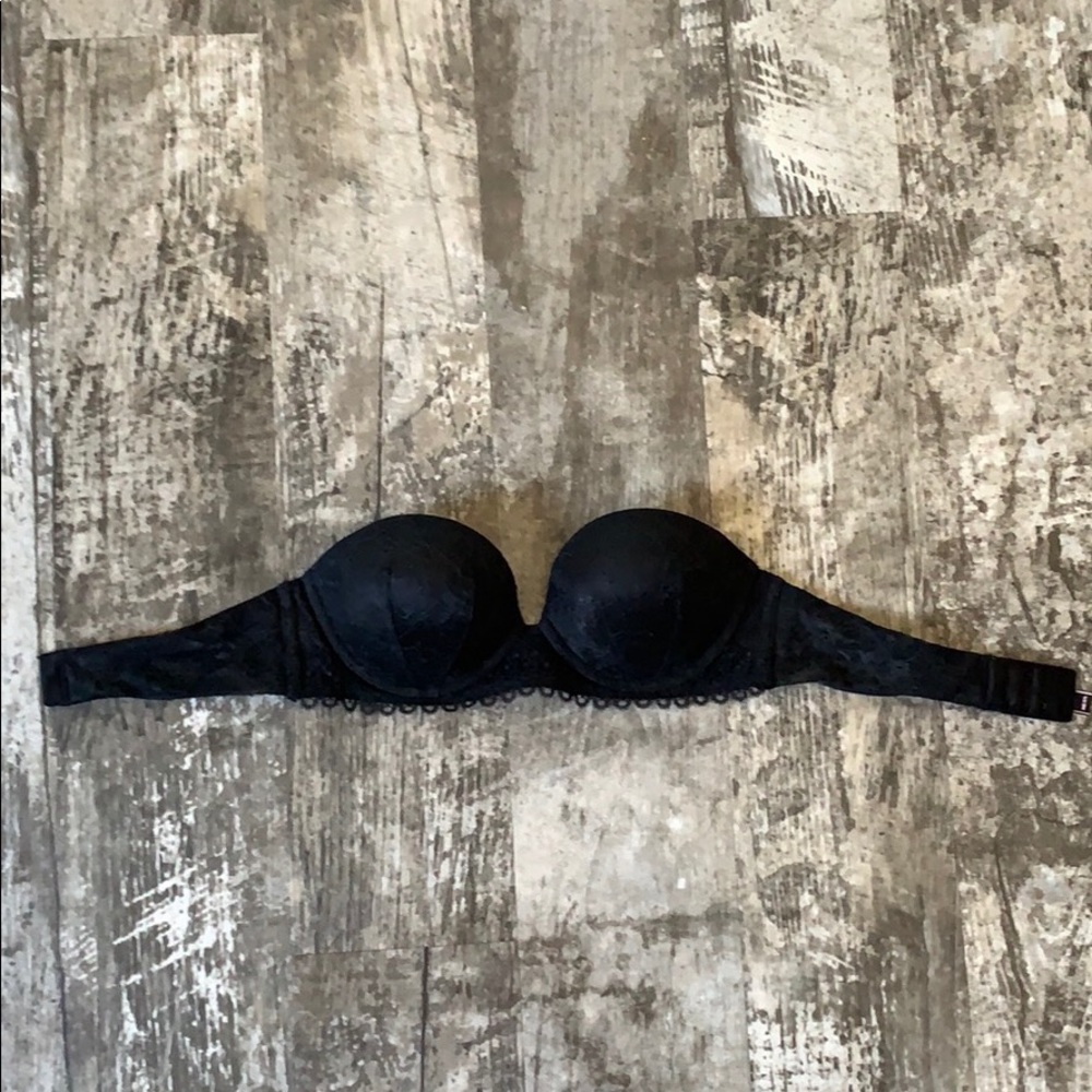 STRAPLESS VICTORIA’S SECRET BRA